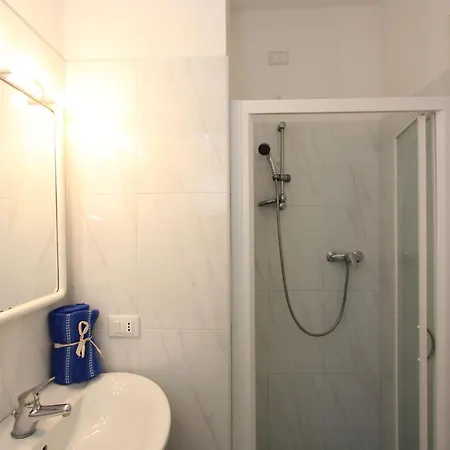 Colorful Flat Near The Sea Μπιμπιόνε