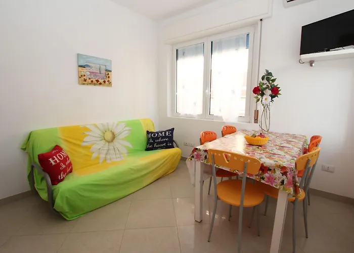 Colorful Flat Near The Sea Apartamento